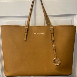 Michael Kors Jet Set Travel Tote